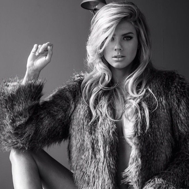 Charlotte Mckinney-Instagirl-Instagram-Sexy-Jolie-Blonde-Bikini-Américaine-Floride-Mannequin-Top-Model-05