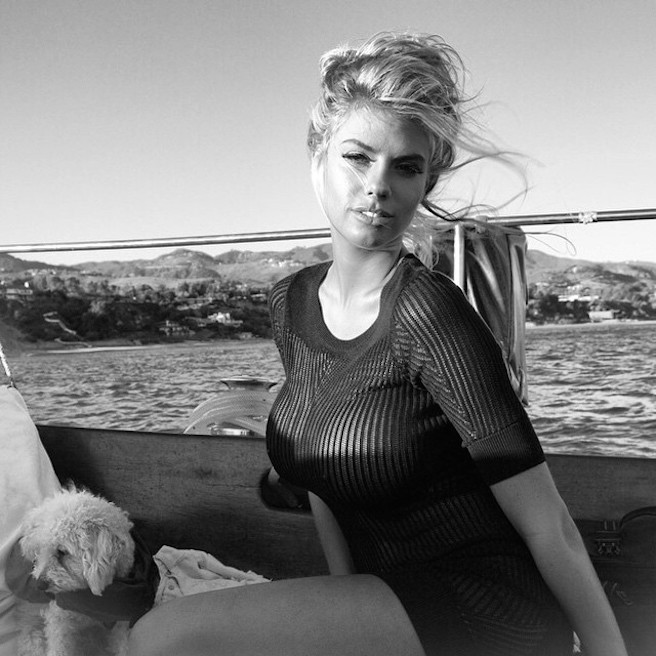 Charlotte-Mckinney-Instagirl-Instagram-Sexy-Jolie-Blonde-Bikini-Américaine-Floride-Mannequin-Top-Model-13