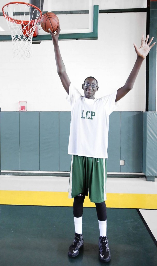 Tacko Fall, le plus grand basketteur du monde en HighSchool ! Effronté