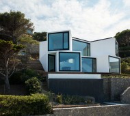 Maison-Tournesol-Sunflower-par-Cadaval-&-Solà-Morales-Architecture-Design-Espagne-Costa-Brava-effronte-01