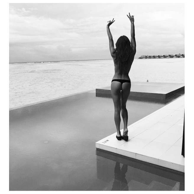 Jessica Lee Buchanan-Instagirl-Instagram-Sexy-Jolie-Fille-Bombe-Brune-Yeux-Bleus-Afrique du Sud-Cape Town-Mannequin-Femme-Sport-Ice-Model-Management-Bikini-effronte-07