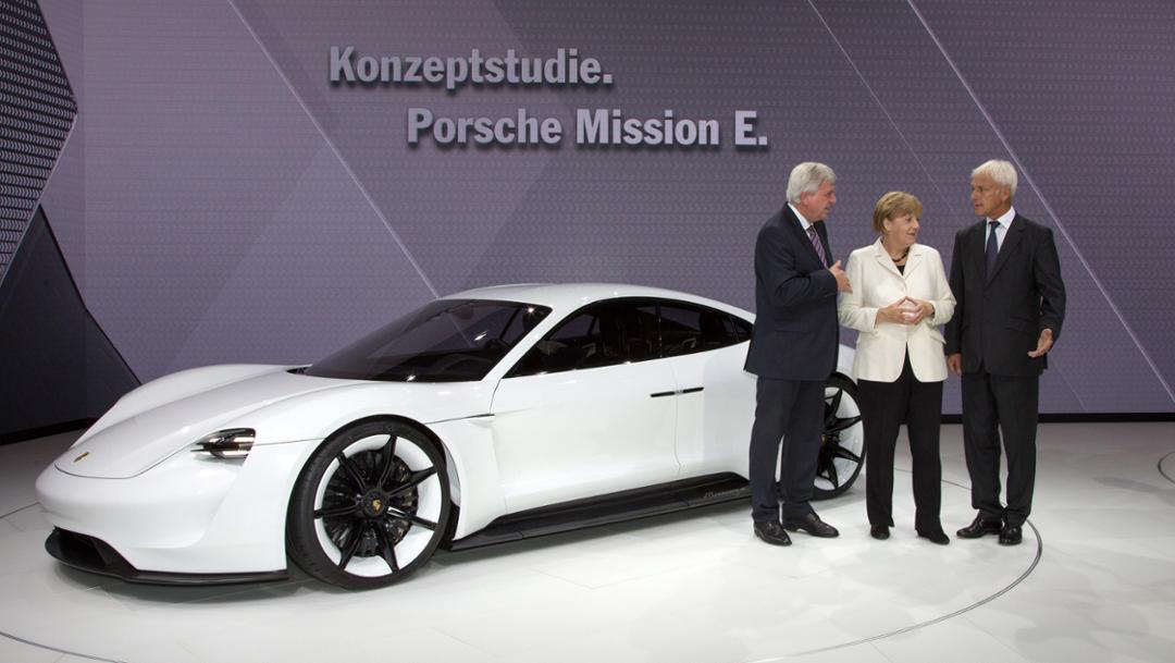 Salon de Francfort 2015-Porsche-Mission-E-concept-effronté