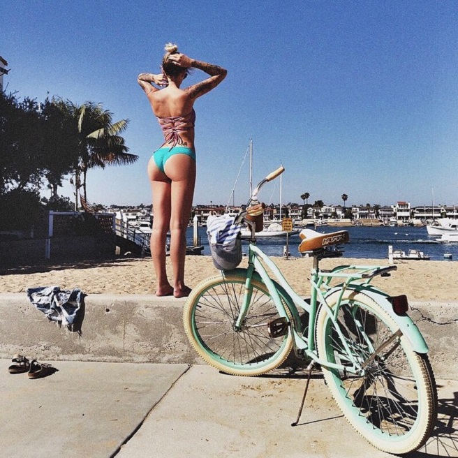 Tina Louise-Instagirl-Instagram-Sexy-Jolie-Canon-Fille-Femme-Blonde-Mannequin-Maxim-Mode-Aussie-Australienne-Poitrine-Bikini-effronte-13