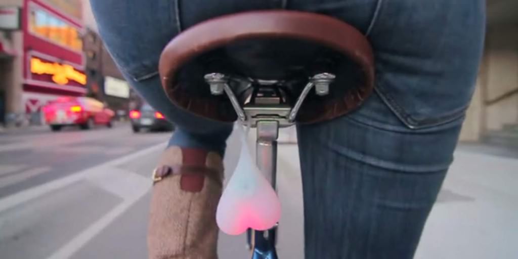 Bike-Balls-kickstarter-canadien-testicule-lumineux-drôle-sécurité-vélo-buzz-effronté-02