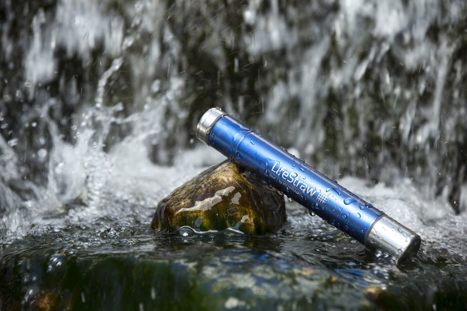 Transformez l'eau en eau potable avec le LifeStraw Steel 04