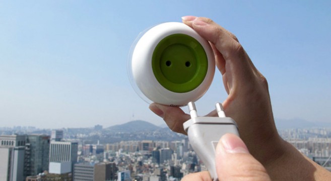 Window Socket-Green+-prise-électrique-solaire-qui-peut-fournir-de-électricité-gratuitement-high-tech-design-écolo-écologique-effronté-01