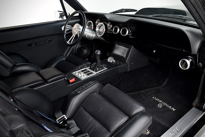 1967-Ford-Mustang-Fastback-Obsidian-par-Autoworks-International-effronté-06