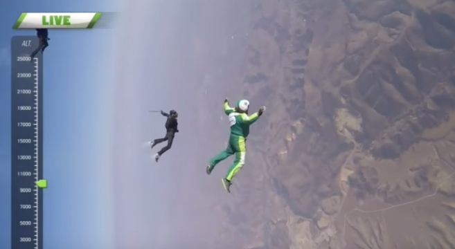 Luke Aikins-saute-sans-parachute-de-7600m-saut-record-los-angeles-californie-effronté