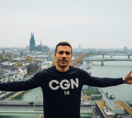 Lukas Podolski se met au rap...