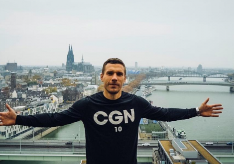 Lukas Podolski se met au rap...