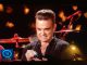 Robbie Williams gel antibactérien grimace