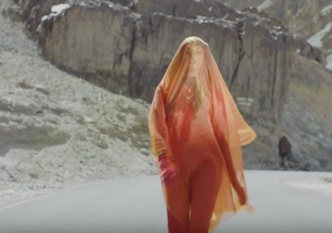 M.I.A. flingue Rihanna, Madonna et Trump dans son puissant clip P.O.W.A. !